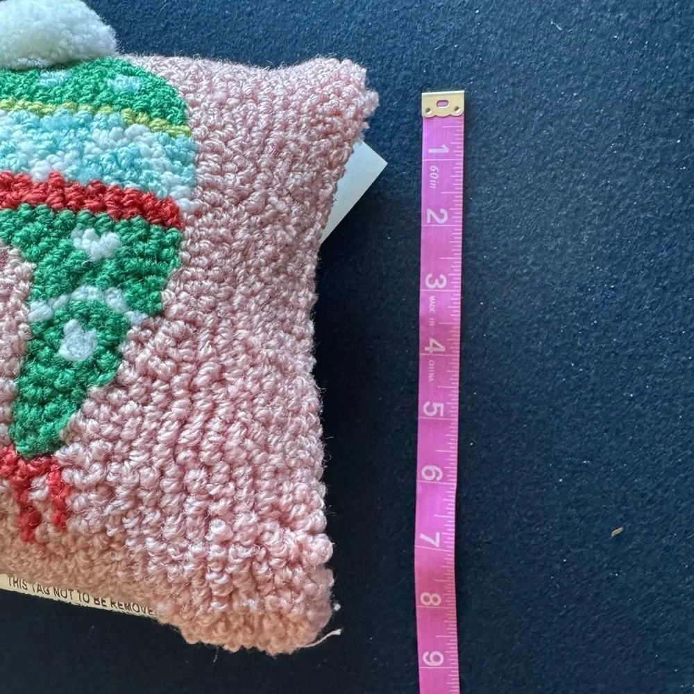 Super cute winter hats pillow!! Zoom in 4 design  details, angles& measurements